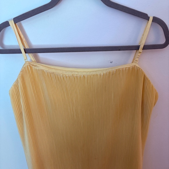Abercrombie & Fitch Giselle Pleat Release Midi Dress Butter Yellow - Picture 3 of 10